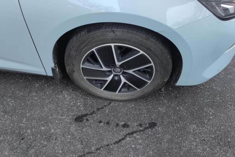 Used BYD Qin L 2024 DM-i 80KM Beyond Model Right Front Wheel Hub