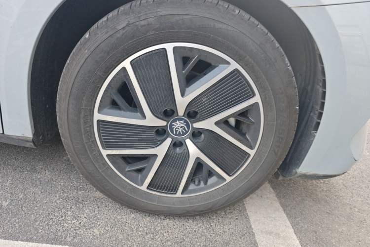Used BYD Qin L 2024 DM-i 80KM Beyond Model Right Front Wheel Hub