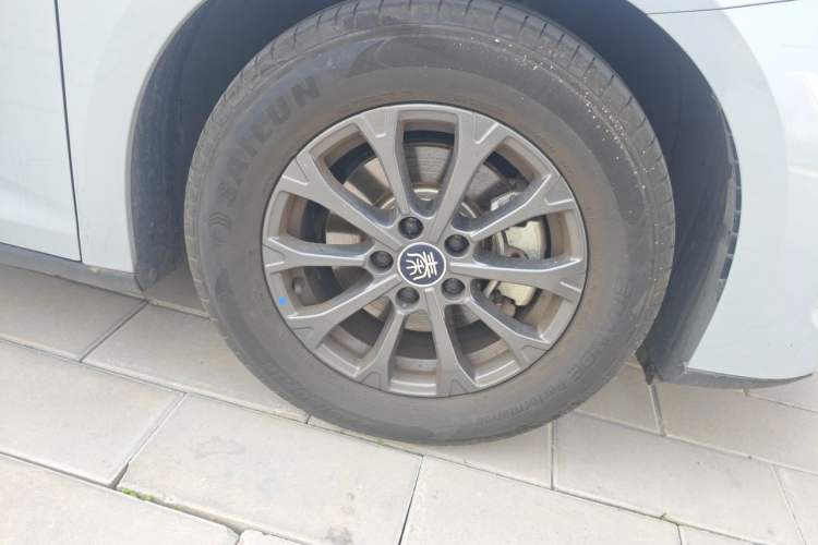 Used BYD Qin L 2024 DM-i 80KM Leading Model Right Front Wheel Hub