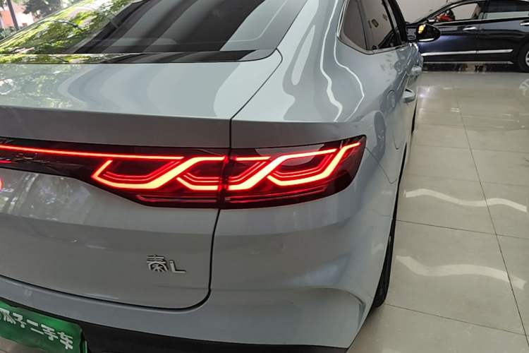Used BYD Qin L 2024 DM-i 120KM Leading Model Right Rear Taillight