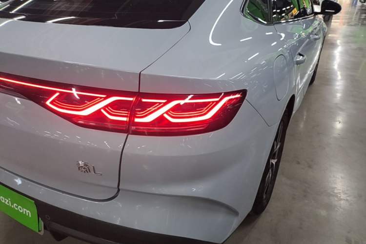 Used BYD Qin L 2024 DM-i 80KM Beyond Model Right Rear Taillight