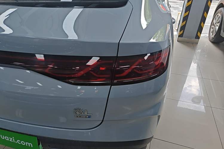 Used BYD Qin L 2024 DM-i 80KM Leading Model Right Rear Taillight