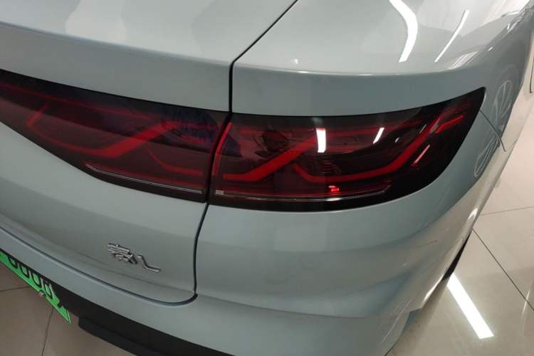 Used BYD Qin L 2024 DM-i 80KM Leading Model Right Rear Taillight