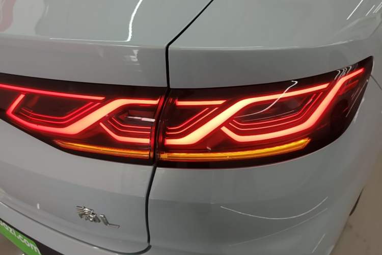 Used BYD Qin L 2024 DM-i 80KM Beyond Model Right Rear Taillight