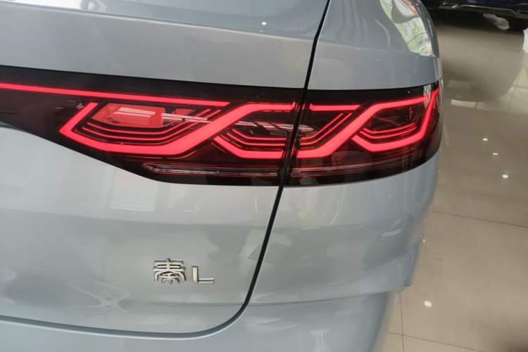 Used BYD Qin L 2024 DM-i 80KM Beyond Model Right Rear Taillight