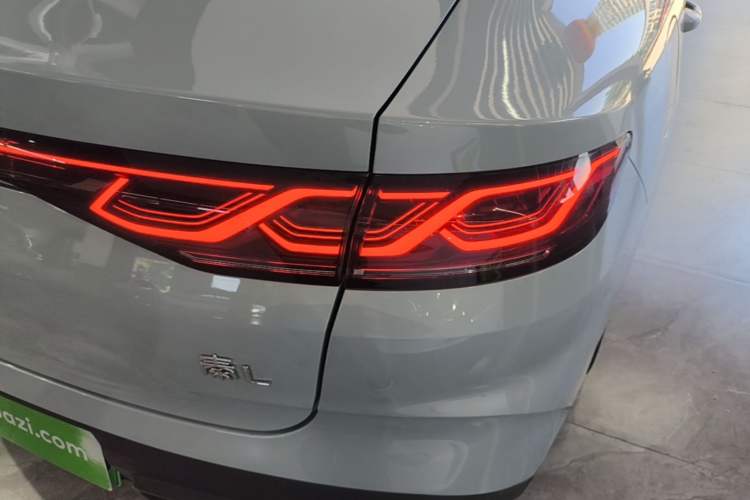 Used BYD Qin L 2024 DM-i 80KM Beyond Model Right Rear Taillight