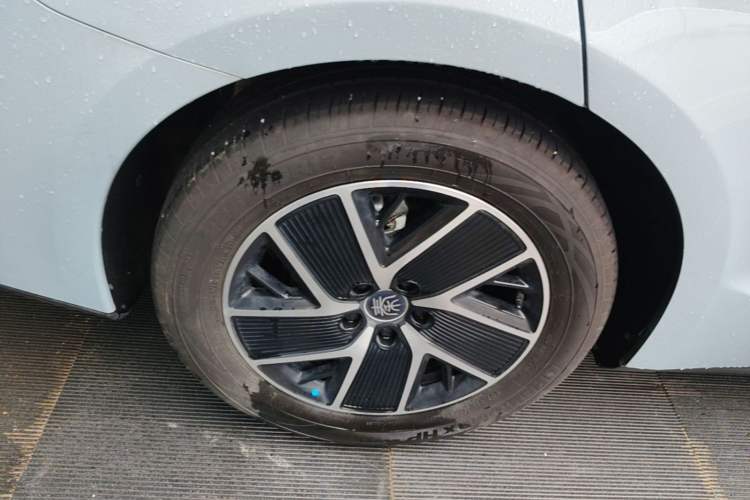 Used BYD Qin L 2024 DM-i 80KM Beyond Model Right Rear Wheel Hub