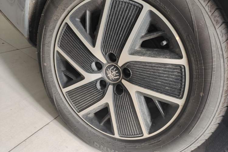 Used BYD Qin L 2024 DM-i 80KM Beyond Model Right Rear Wheel Hub