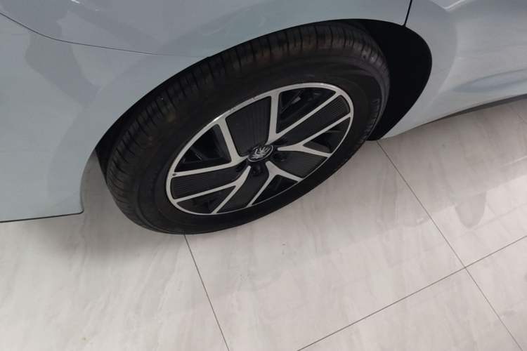 Used BYD Qin L 2024 DM-i 120KM Beyond Model Right Rear Wheel Hub
