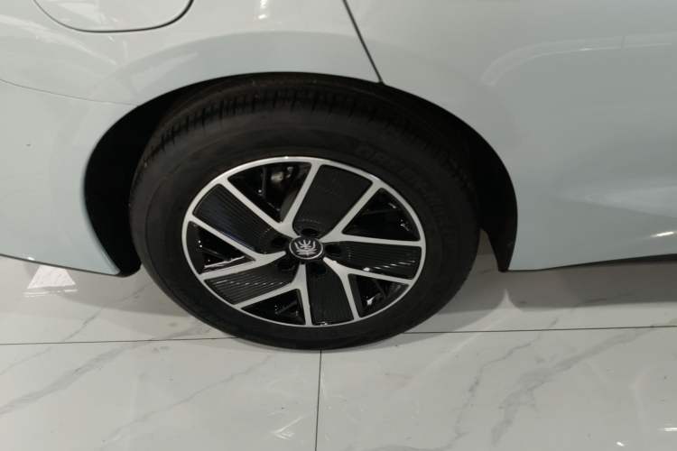 Used BYD Qin L 2024 DM-i 120KM Beyond Model Right Rear Wheel Hub