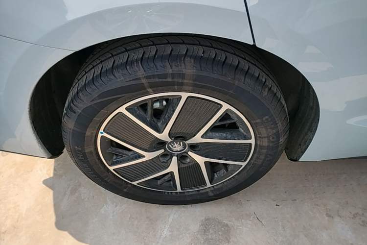 Used BYD Qin L 2024 DM-i 120KM Leading Model Right Rear Wheel Hub