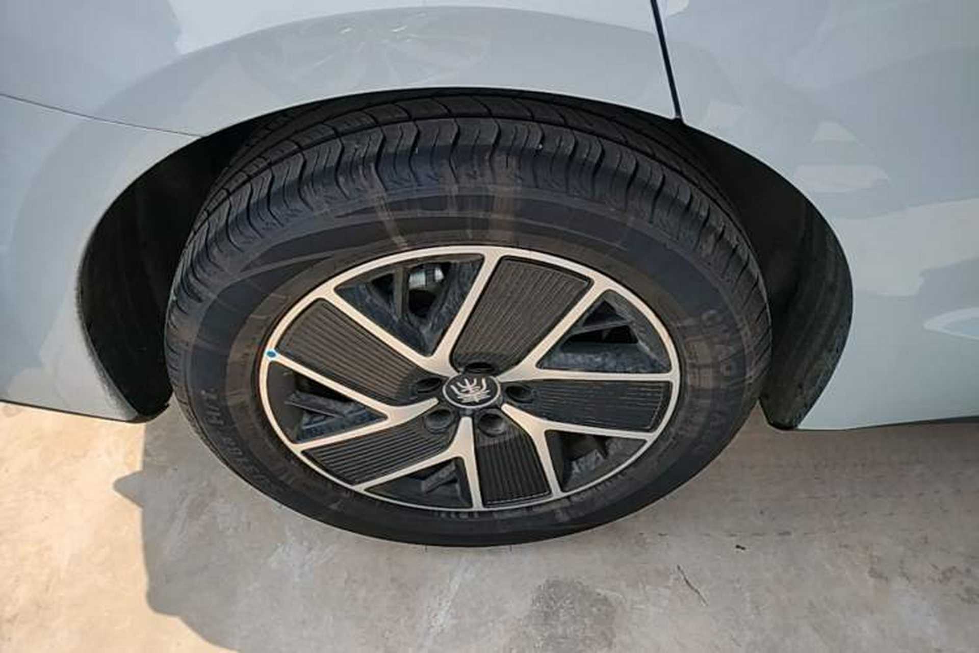 Used BYD Qin L 2024 DM-i 120KM Leading Model Right Rear Wheel Hub