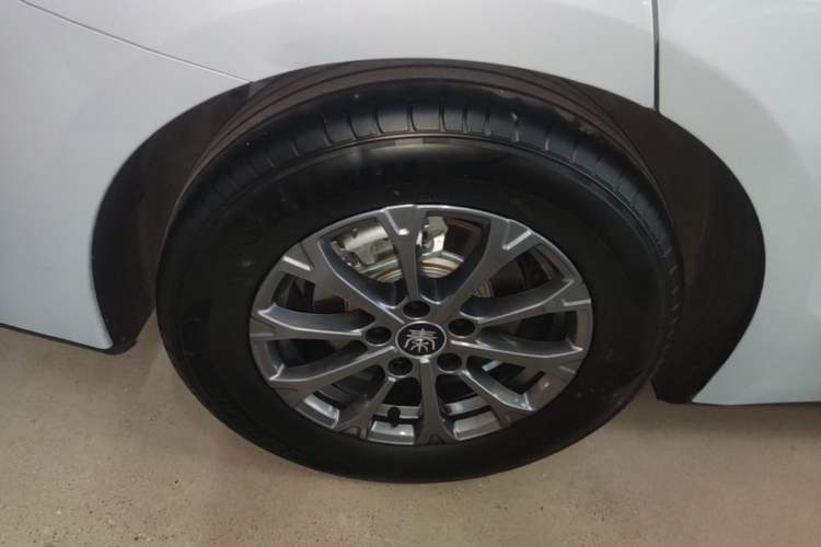 Used BYD Qin L 2024 DM-i 80KM Leading Model Right Rear Wheel Hub