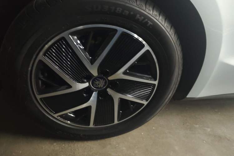 Used BYD Qin L 2024 DM-i 80KM Beyond Model Right Rear Wheel Hub