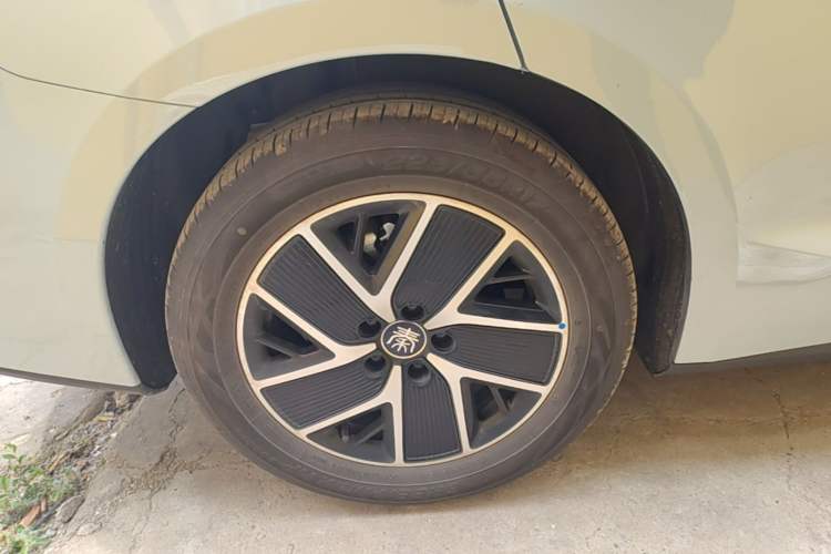 Used BYD Qin L 2024 DM-i 80KM Beyond Model Right Rear Wheel Hub