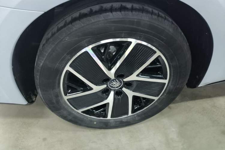 Used BYD Qin L 2024 DM-i 80KM Beyond Model Right Rear Wheel Hub