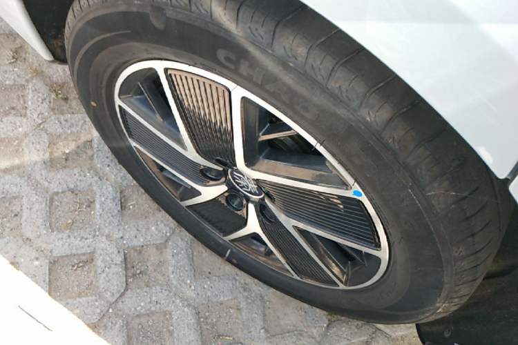 Used BYD Qin L 2024 DM-i 80KM Beyond Model Right Rear Wheel Hub