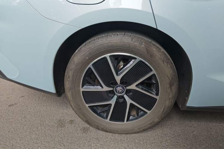 Used BYD Qin L 2024 DM-i 120KM Beyond Model Right Rear Wheel Hub