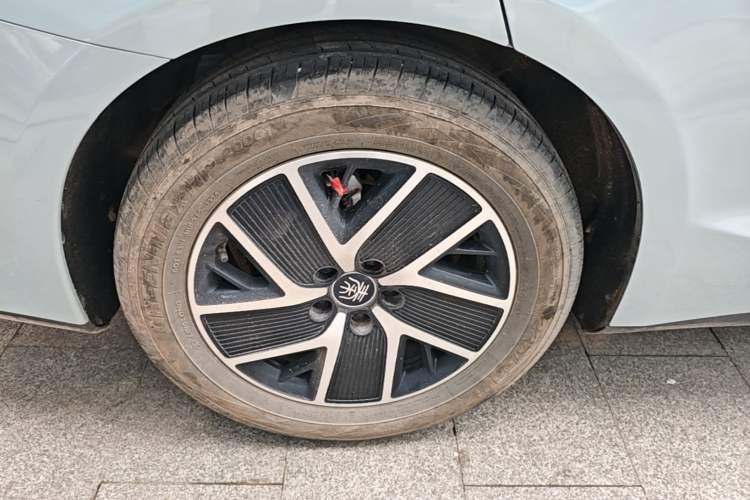 Used BYD Qin L 2024 DM-i 120KM Leading Model Right Rear Wheel Hub