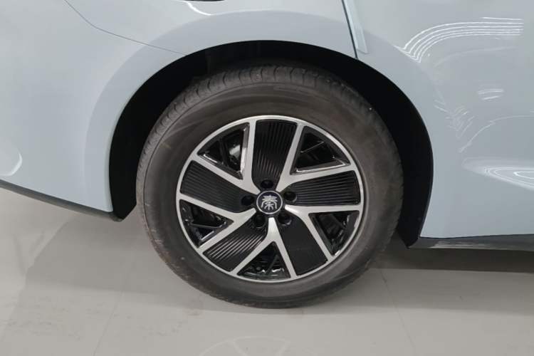 Used BYD Qin L 2024 DM-i 80KM Beyond Model Right Rear Wheel Hub