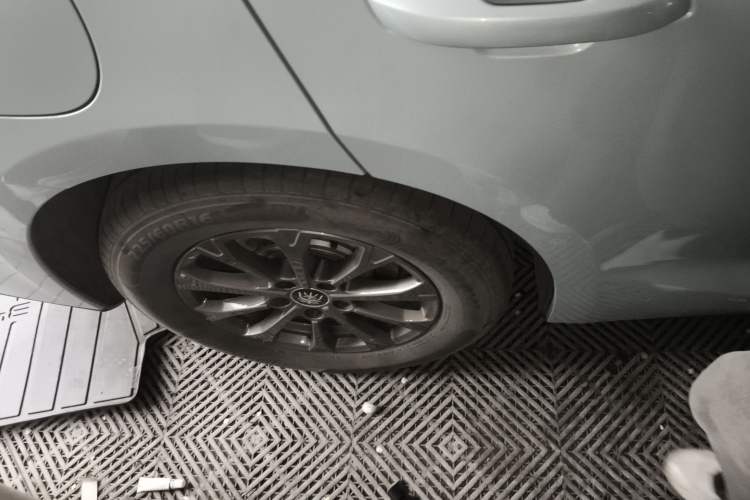Used BYD Qin L 2024 DM-i 80KM Leading Model Right Rear Wheel Hub