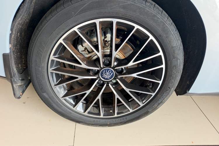 Used BYD Qin L 2024 DM-i 120KM Excellence Model Right Rear Wheel Hub