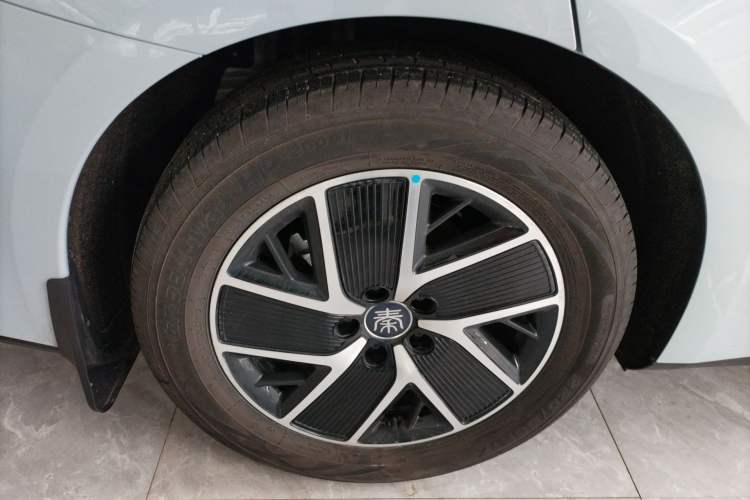 Used BYD Qin L 2024 DM-i 120KM Leading Model Right Rear Wheel Hub