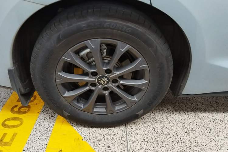 Used BYD Qin L 2024 DM-i 80KM Leading Model Right Rear Wheel Hub