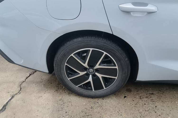 Used BYD Qin L 2024 DM-i 120KM Leading Model Right Rear Wheel Hub