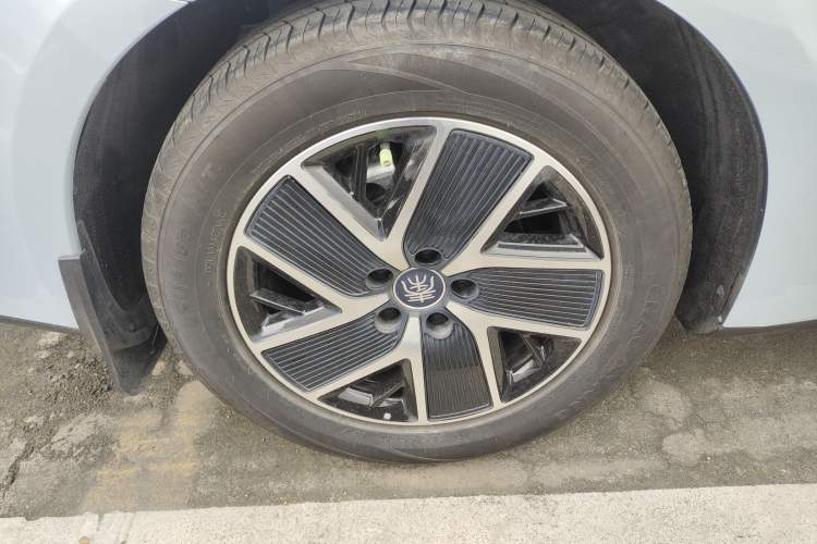 Used BYD Qin L 2024 DM-i 120KM Beyond Model Right Rear Wheel Hub