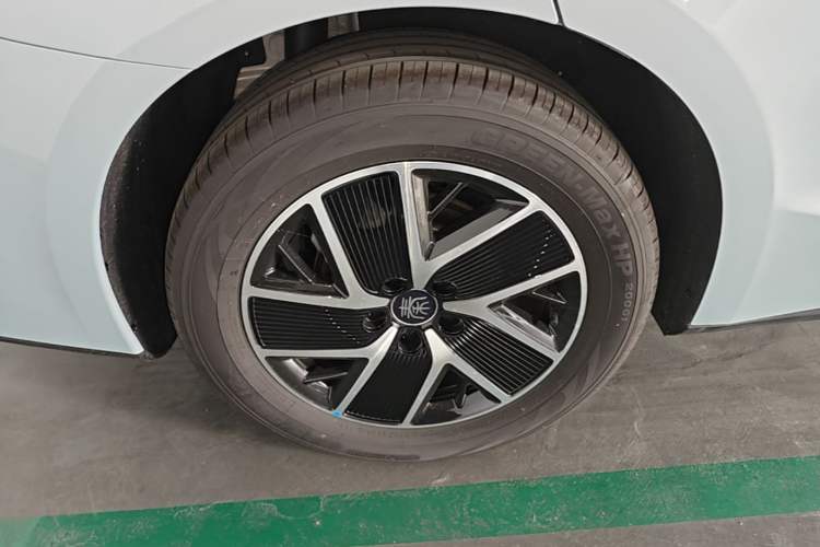 Used BYD Qin L 2024 DM-i 80KM Leading Model Right Rear Wheel Hub
