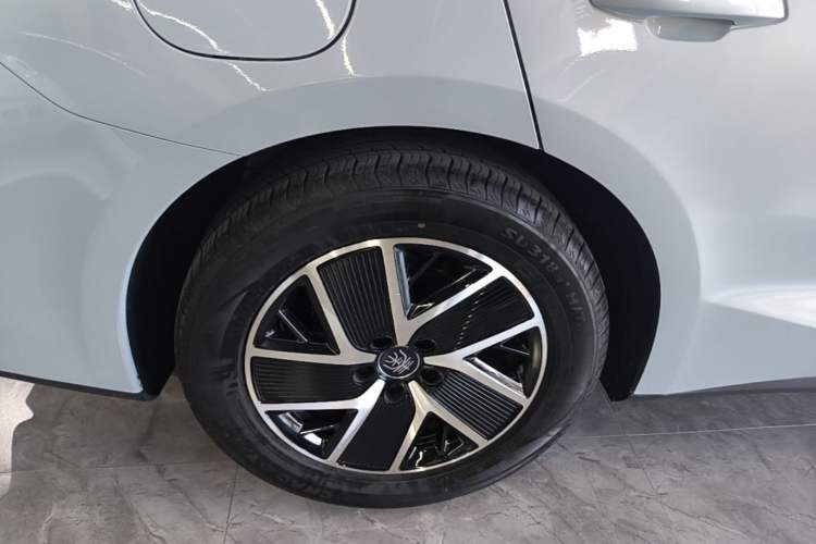 Used BYD Qin L 2024 DM-i 80KM Beyond Model Right Rear Wheel Hub
