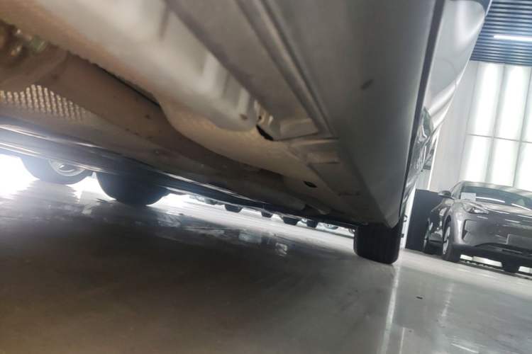 Used BYD Qin L 2024 DM-i 80KM Leading Model Right Side Sill