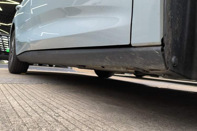 Used BYD Qin L 2024 DM-i 80KM Leading Model Right Side Sill