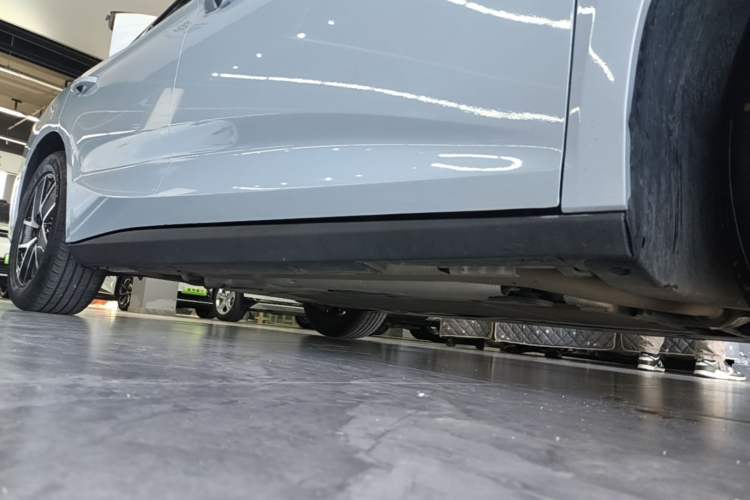 Used BYD Qin L 2024 DM-i 80KM Beyond Model Right Side Sill
