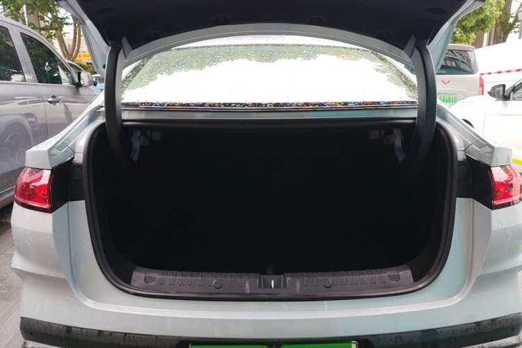 Used BYD Qin L 2024 DM-i 80KM Beyond Model Trunk
