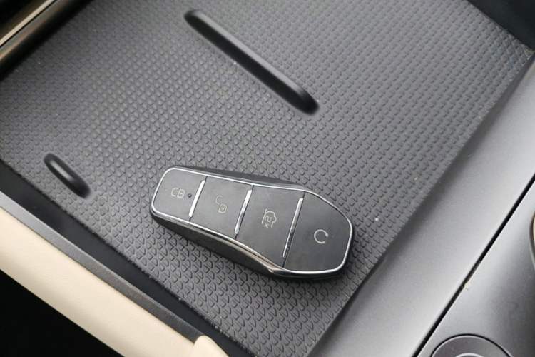 Used BYD Qin L 2024 DM-i 80KM Beyond Model Vehicle Key