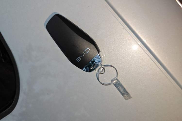 Used BYD Qin L 2024 DM-i 120KM Excellence Model Vehicle Key