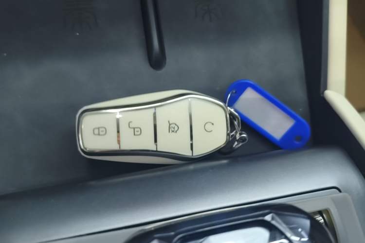 Used BYD Qin L 2024 DM-i 80KM Beyond Model Vehicle Key