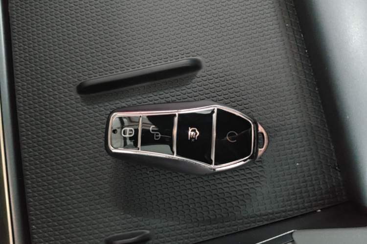 Used BYD Qin L 2024 DM-i 80KM Beyond Model Vehicle Key
