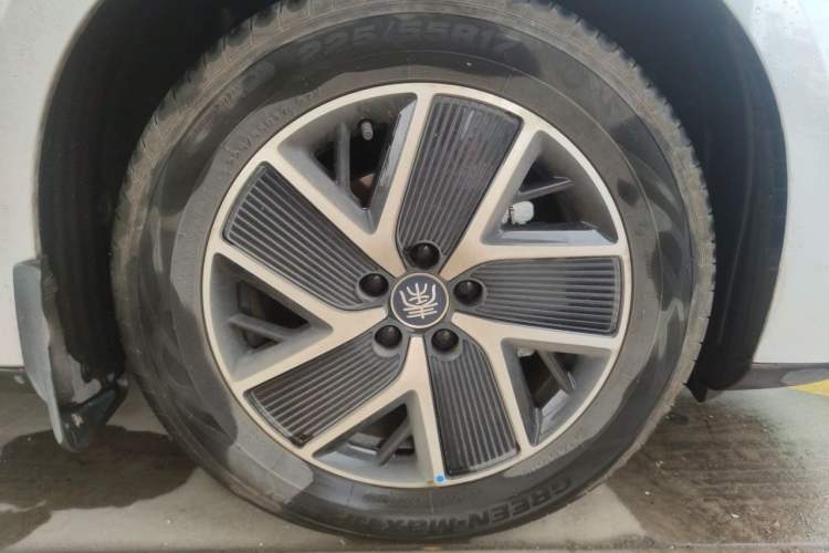 Used BYD Qin L 2024 DM-i 120KM Leading Model Right Front Wheel Hub