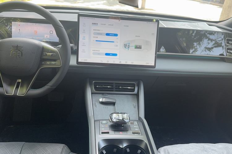 Used BYD Qin L 2024 DM-i 120KM Excellence Model Audio And AC Panel