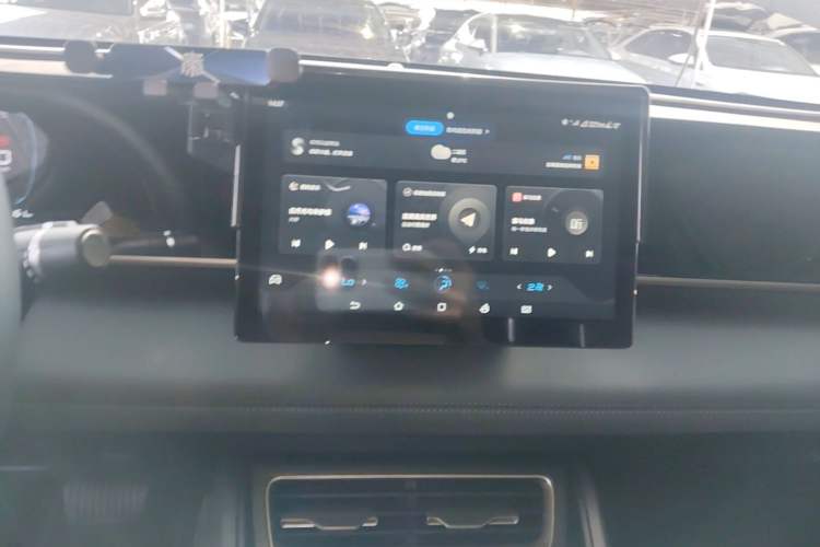 Used BYD Qin L 2024 DM-i 80KM Leading Model Audio And AC Panel