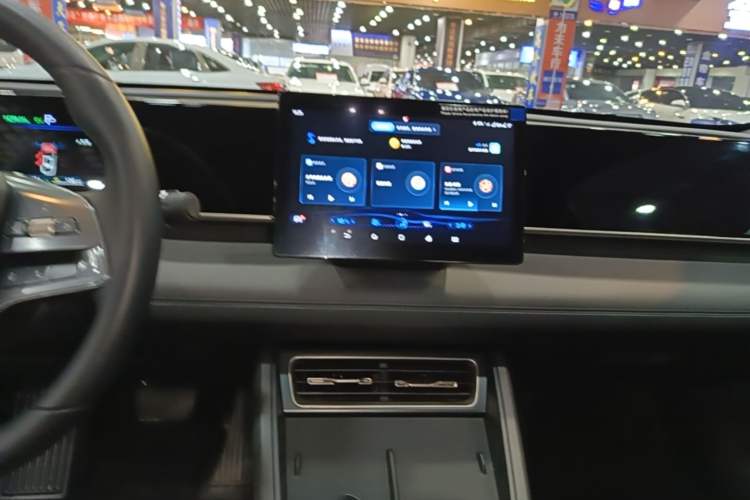 Used BYD Qin L 2024 DM-i 80KM Leading Model Audio And AC Panel