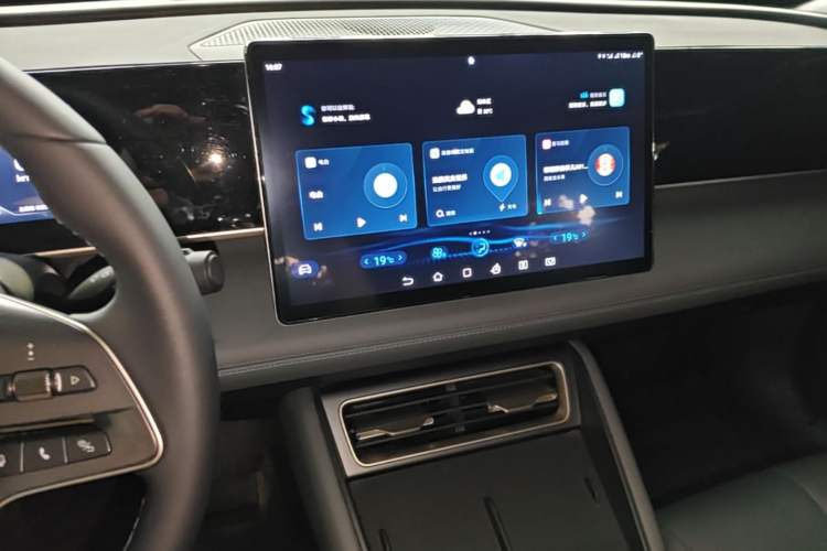 Used BYD Qin L 2024 DM-i 120KM Leading Model Audio And AC Panel
