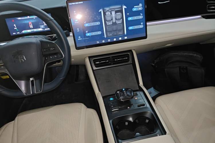 Used BYD Qin L 2024 DM-i 120KM Excellence Model Audio And AC Panel