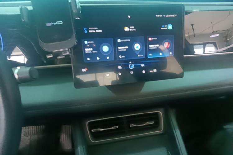Used BYD Qin L 2024 DM-i 80KM Leading Model Audio And AC Panel