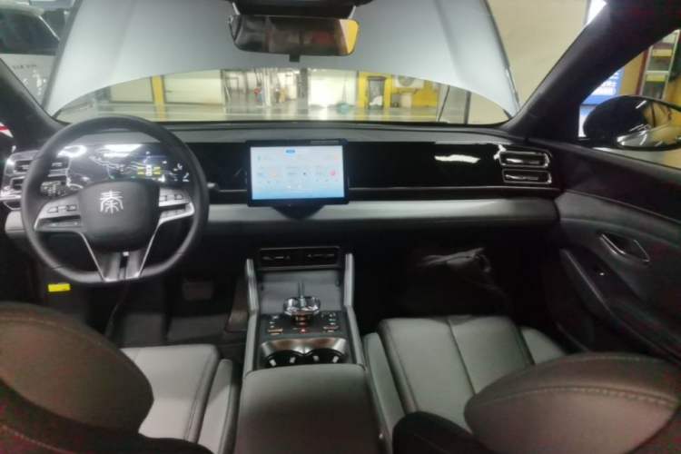 Used BYD Qin L 2024 DM-i 80KM Leading Model Audio And AC Panel