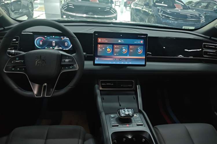 Used BYD Qin L 2024 DM-i 80KM Beyond Model Audio And AC Panel