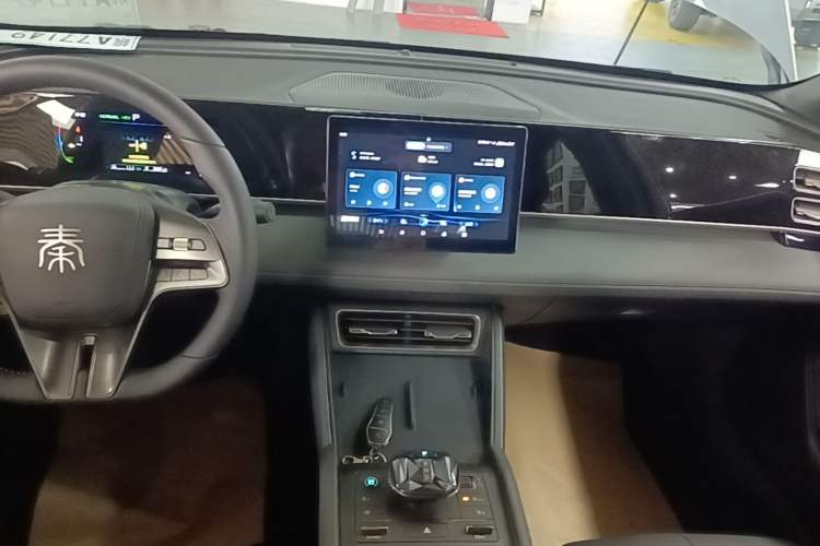 Used BYD Qin L 2024 DM-i 80KM Leading Model Audio And AC Panel